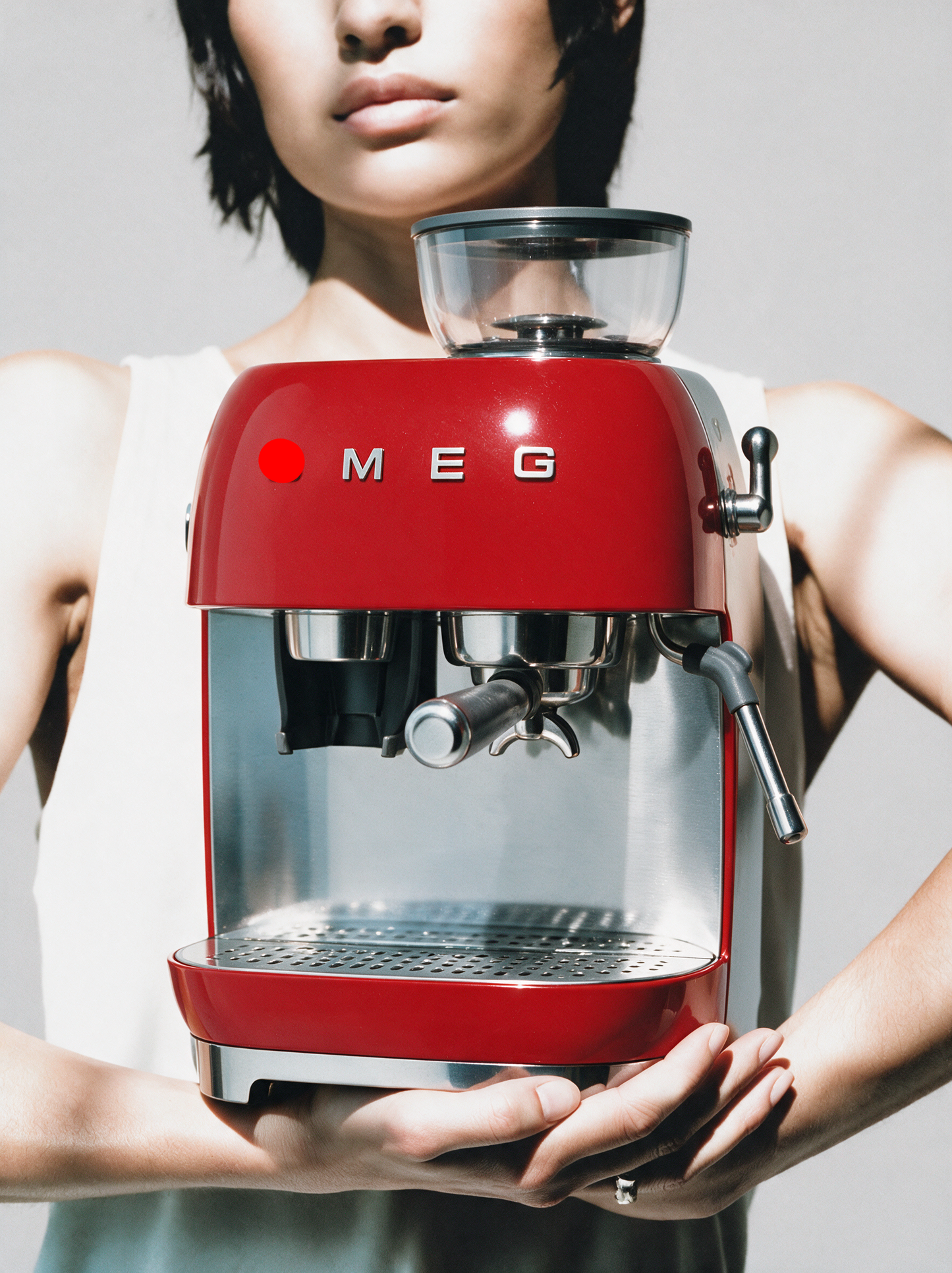 Espresso machine with built-in grinder
